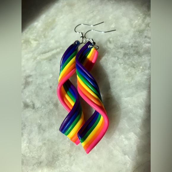 🌈 Rainbow Twist Handcrafted Earrings 💖 - Picture 7 of 15